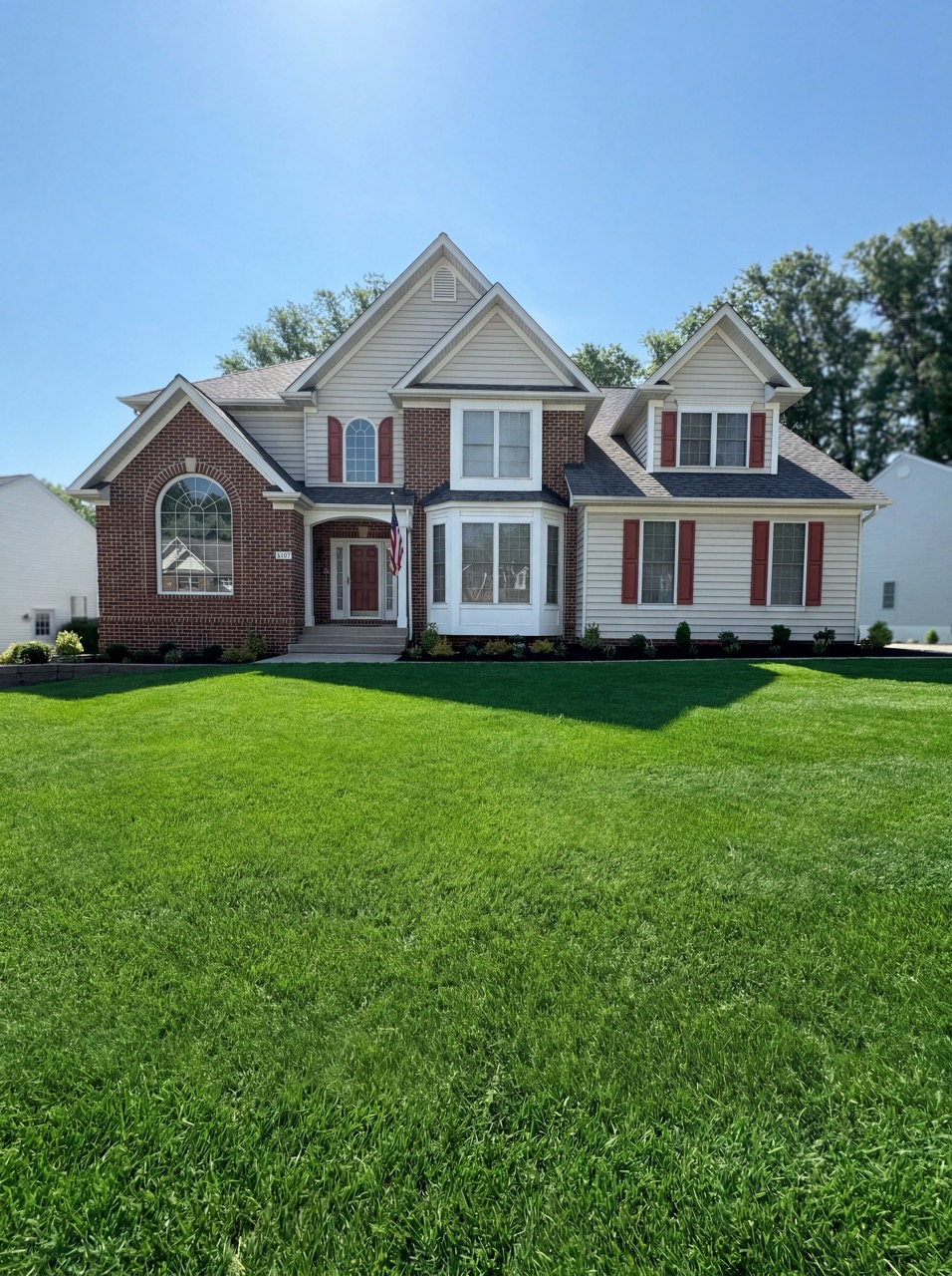Lawn maintenance work by Green Life Landscaping in Maryland