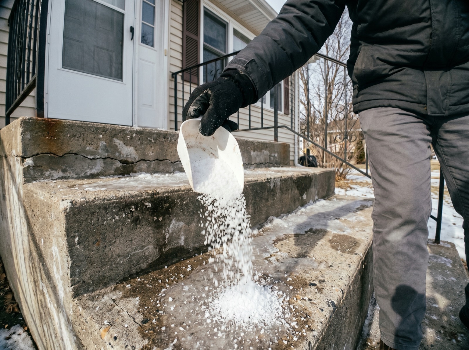 Winter property maintenance by Green Life Landscaping in Burtonsville MD